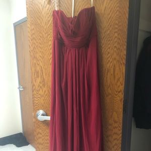 David’s bridal size 12 red dress. Wanna sell ASAP!
